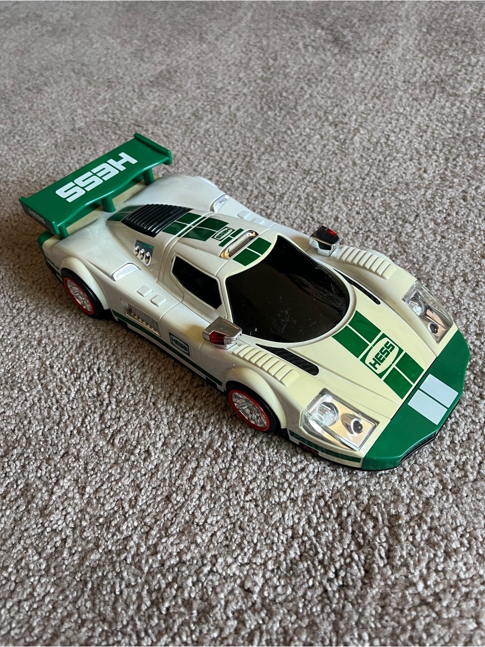 VTG ‘2009 Hess Toy White & Green Race Car